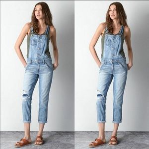 American eagle cropped distressed overalls sz.L